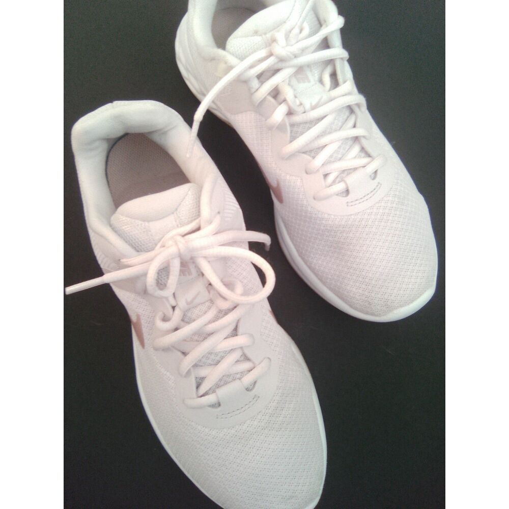 Women's Light Pink Nike Tennis Shoes, size 8.5, Good Condition, Pre-Owned